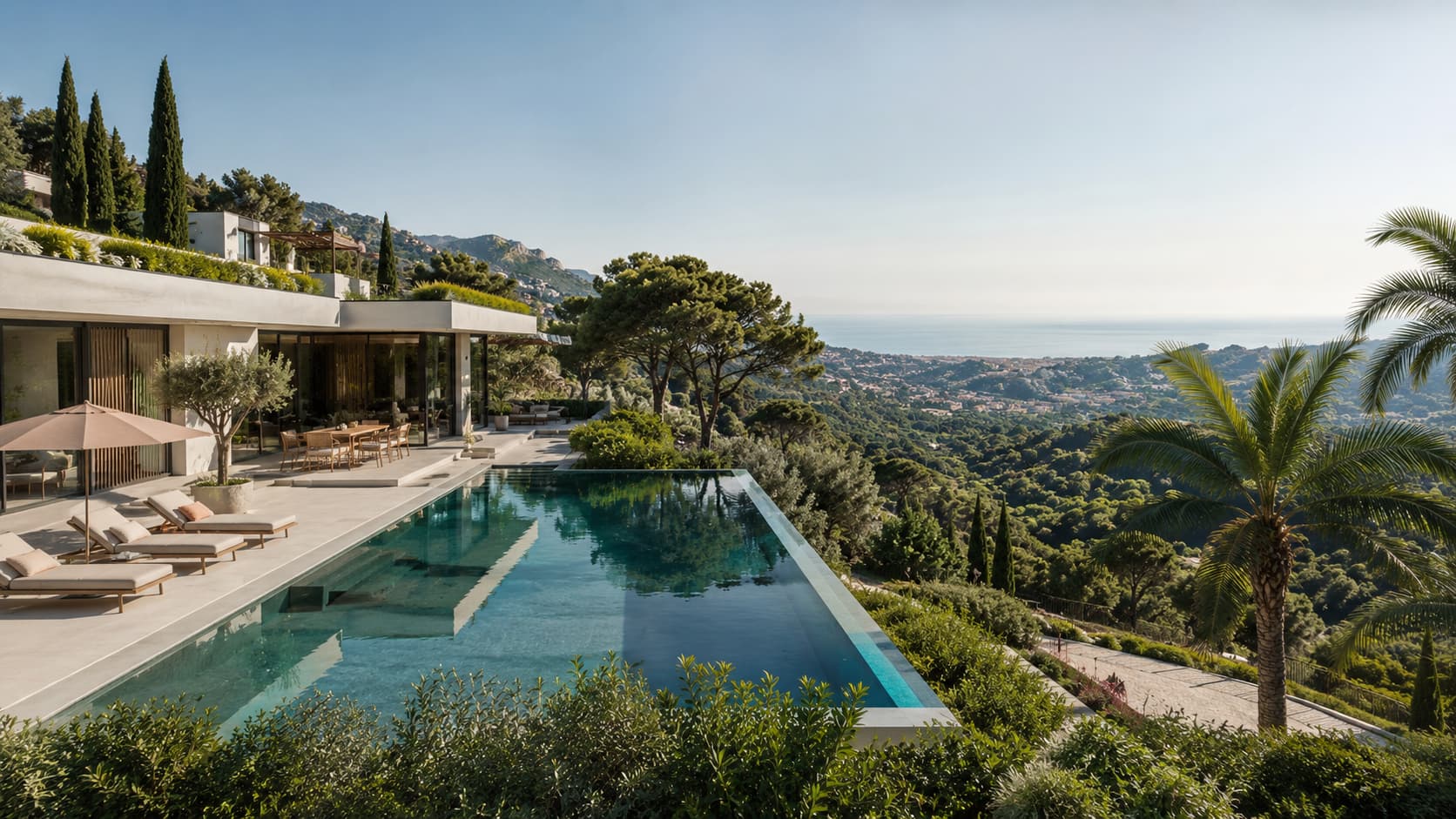 Remote property consultation with a Costa del Sol villa backdrop