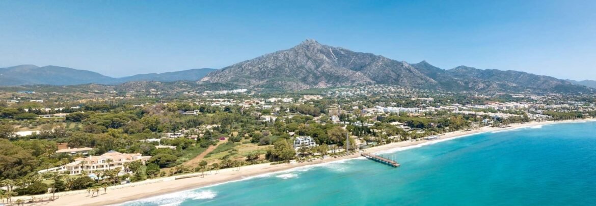 New build developments in Marbella. Image of the beach with the Concha Mountain behind.