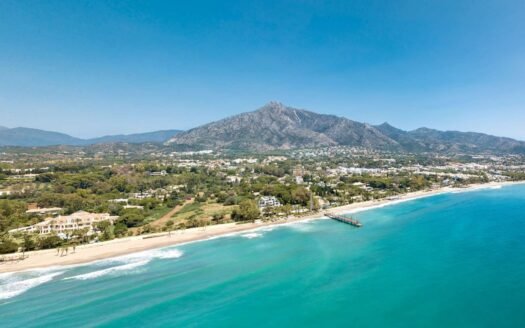 New build developments in Marbella. Image of the beach with the Concha Mountain behind.